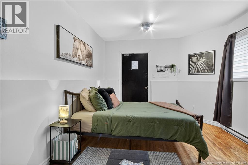 136 Charlotte Street Property Photo 34