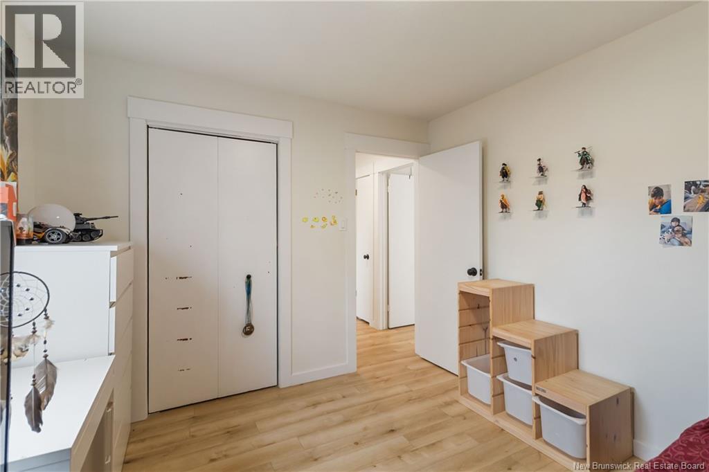 80 Ealey Crescent Property Photo 2