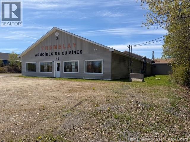 41 Rue Drapeau Property Photo 1