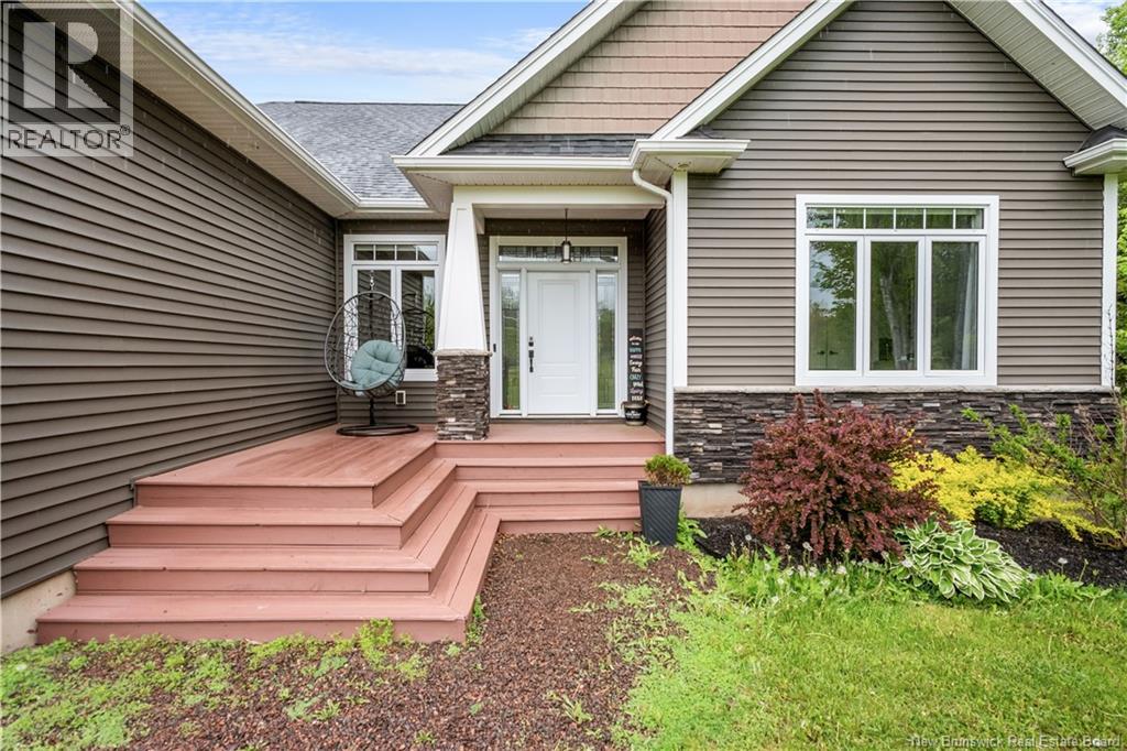 93 La Fontaine Property Photo 3
