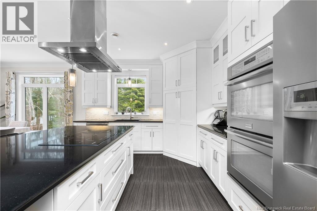 93 La Fontaine Property Photo 15