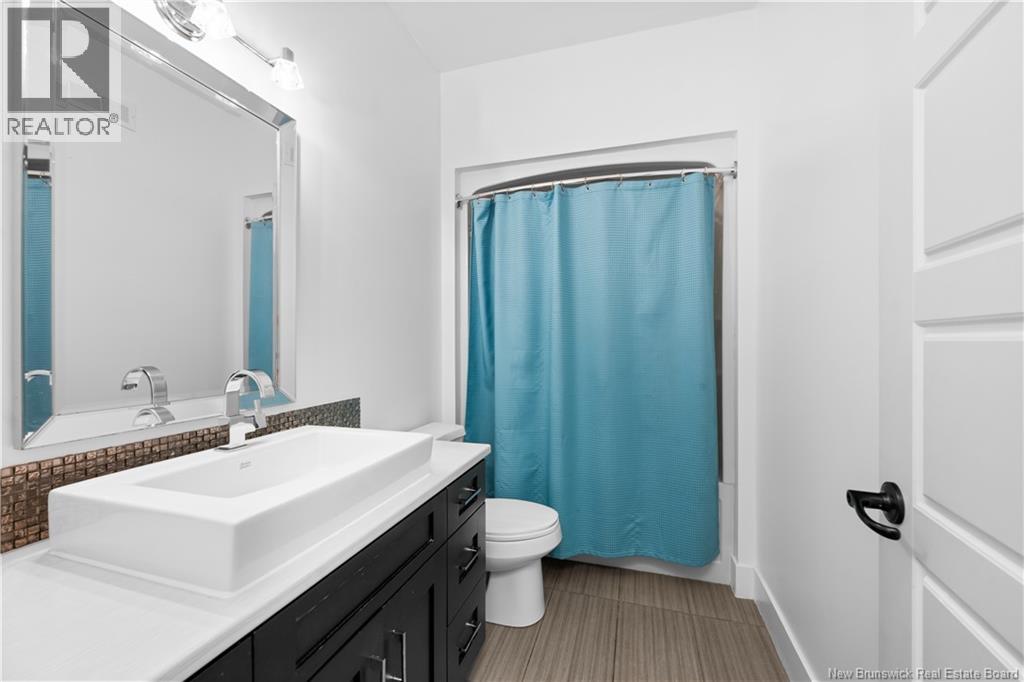 93 La Fontaine Property Photo 27
