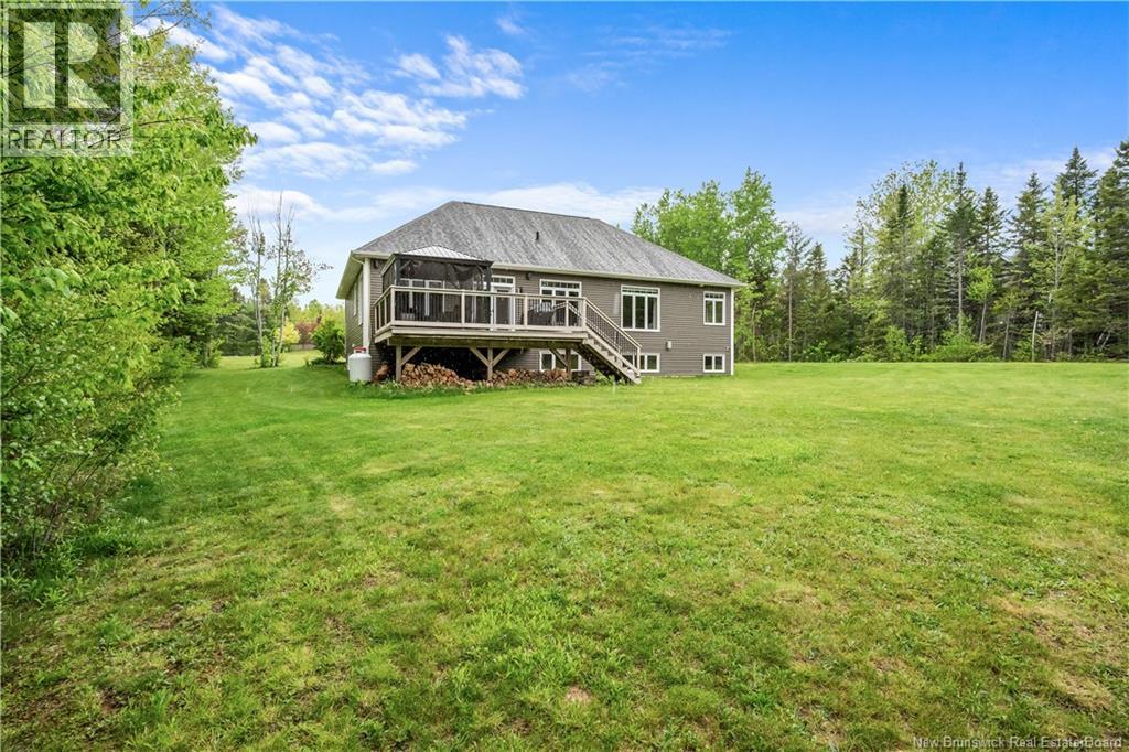 93 La Fontaine Property Photo 42