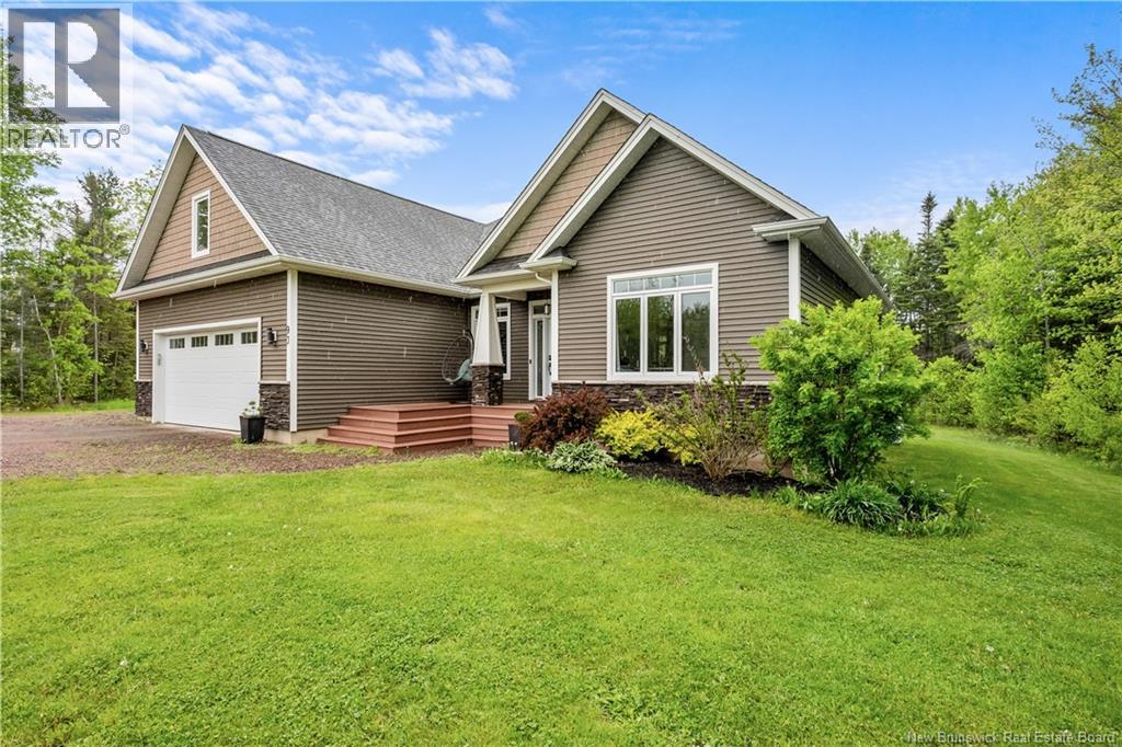 93 La Fontaine Property Photo 43