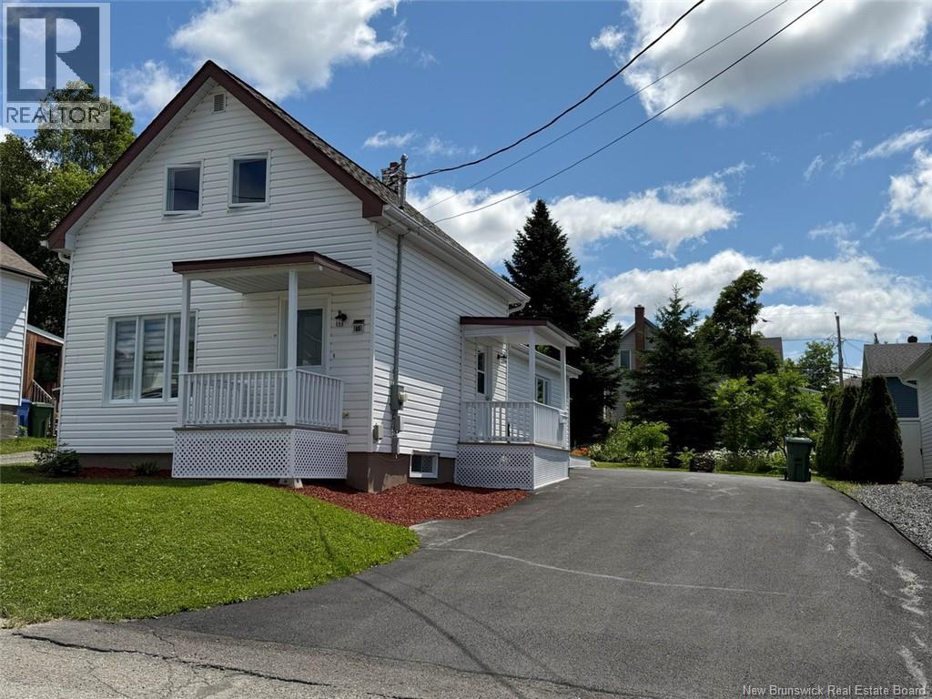 63 42e Avenue Property Photo 1
