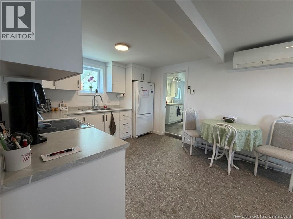 63 42e Avenue Property Photo 3