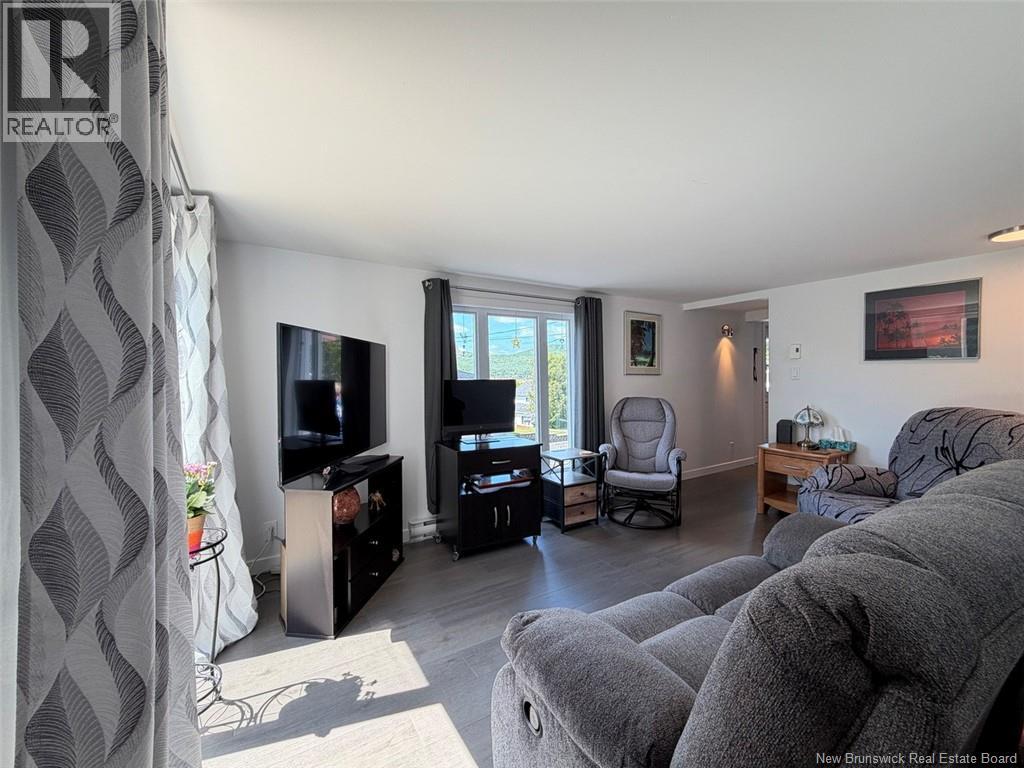 63 42e Avenue Property Photo 11