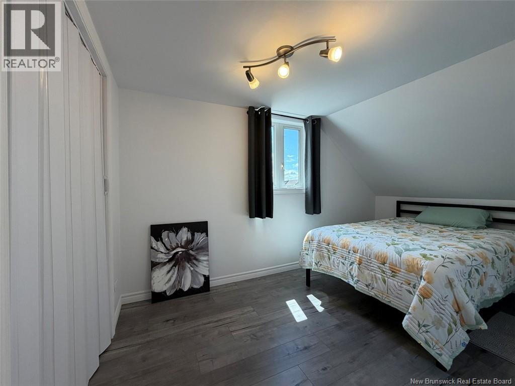 63 42e Avenue Property Photo 12
