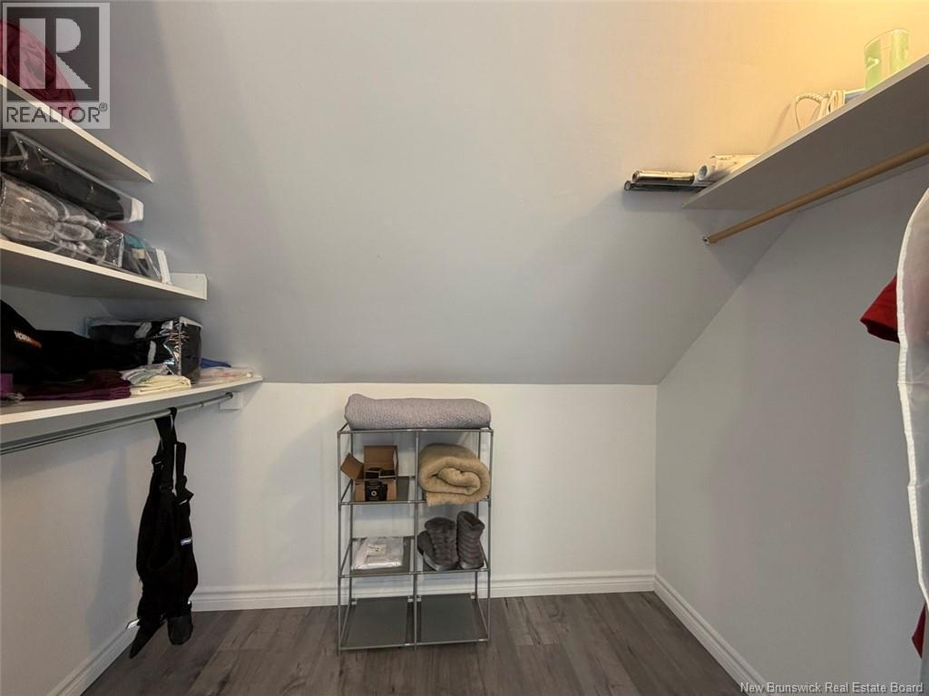 63 42e Avenue Property Photo 14