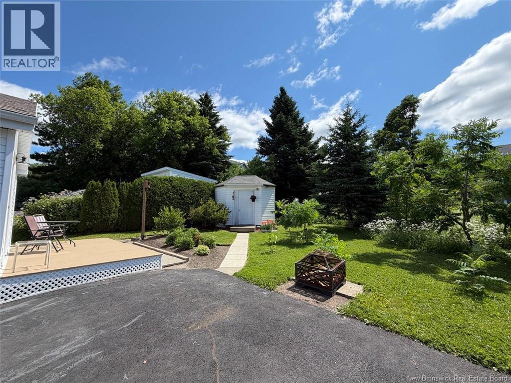 63 42e Avenue Property Photo 17