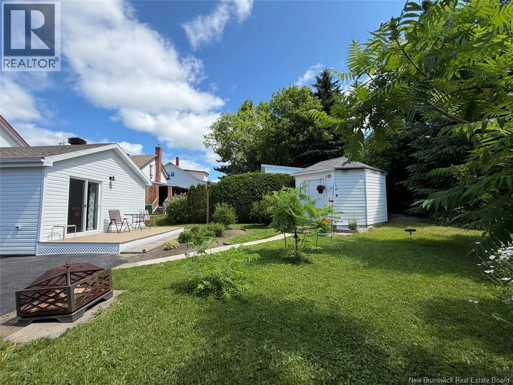 63 42e Avenue Property Photo 18