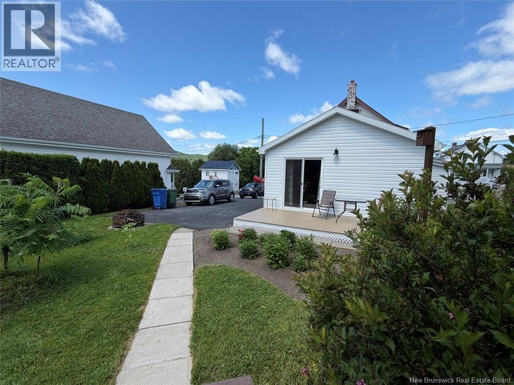 63 42e Avenue Property Photo 19