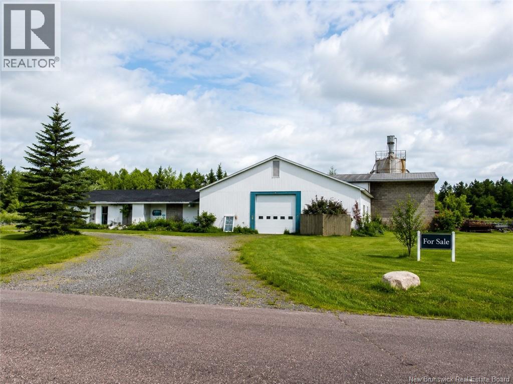 21 Henri Property Photo 1