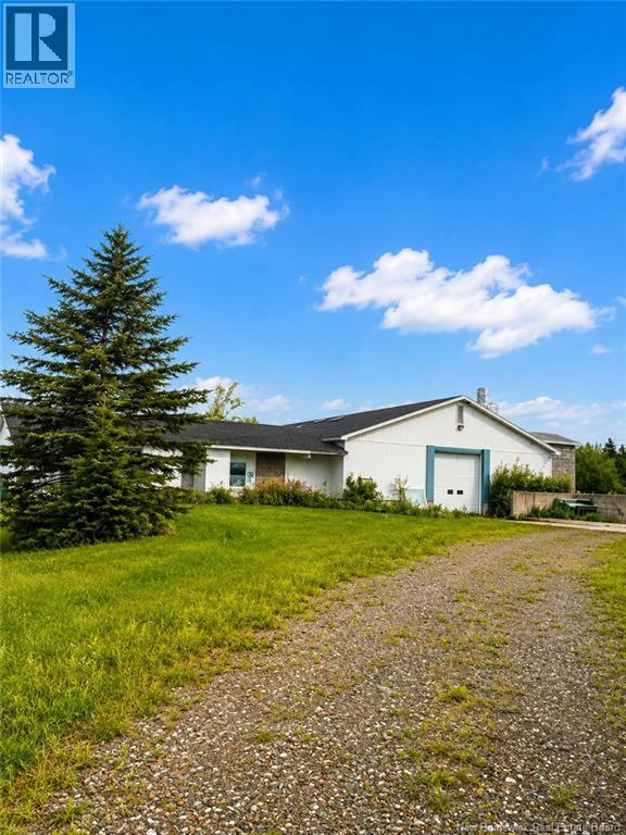 21 Henri Property Photo 2