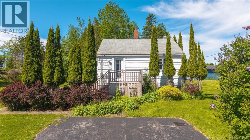 709 Mowat Drive Property Photo 2