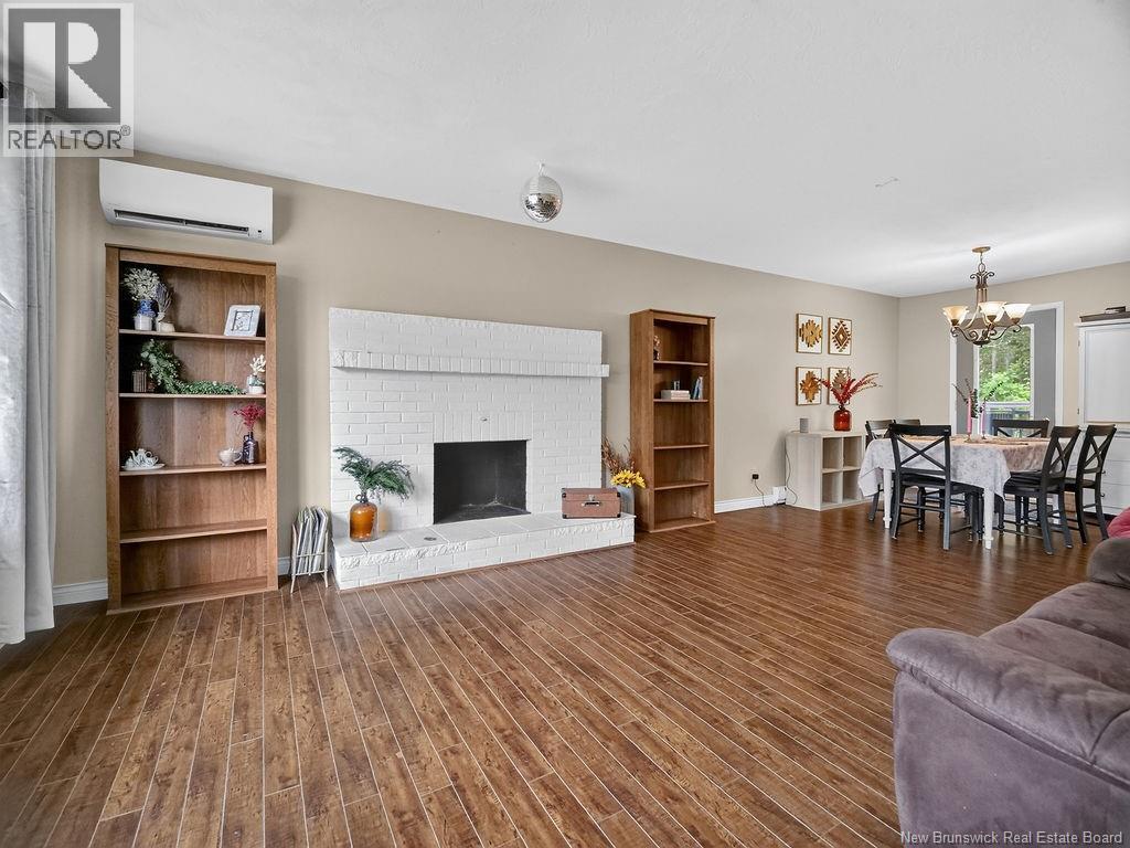 121 Cherrylawn Drive Property Photo 3