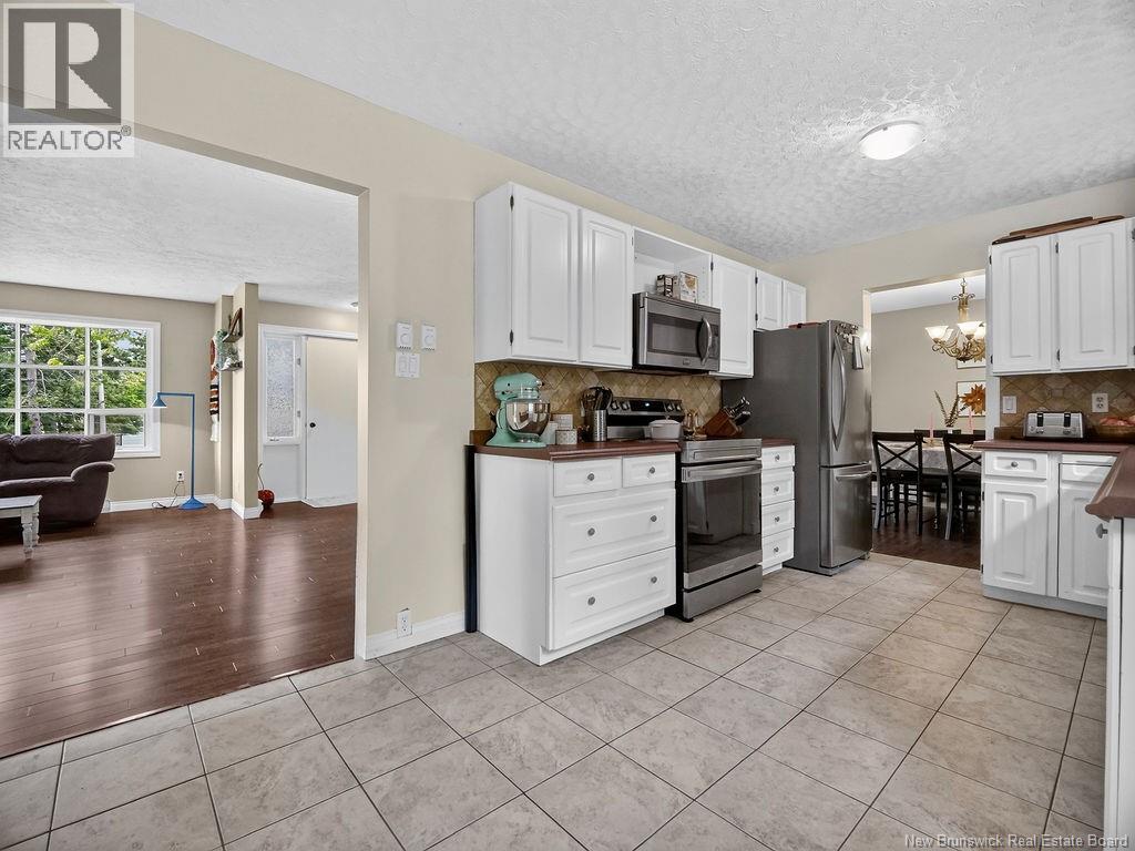 121 Cherrylawn Drive Property Photo 4