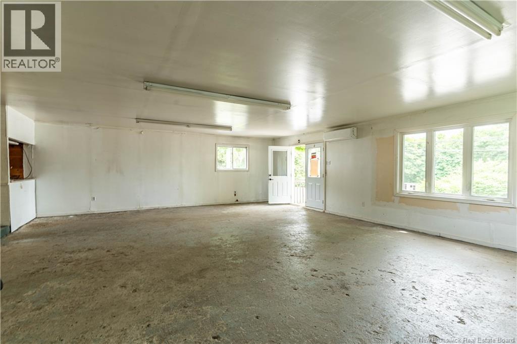 563 Old King George Hwy Property Photo 6