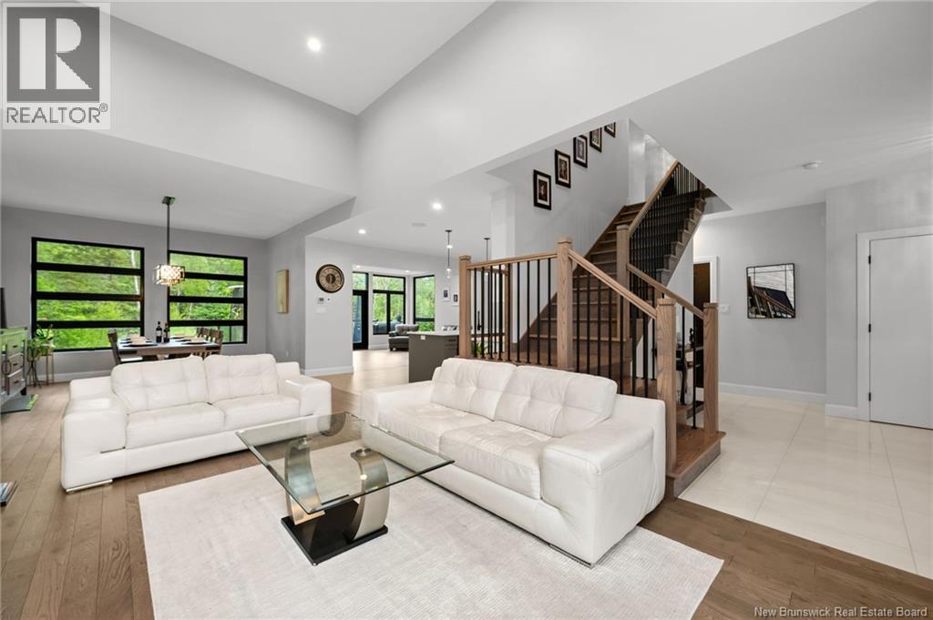 18 London Lane Property Photo 8