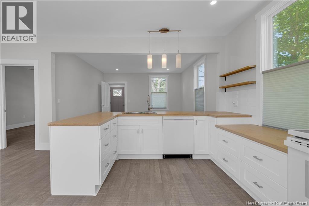 60-62 Queensway Property Photo 14