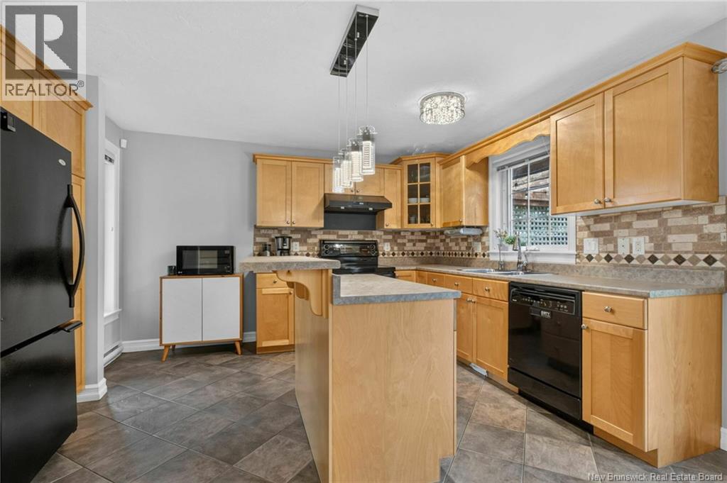 242 Doreen Crescent Property Photo 6