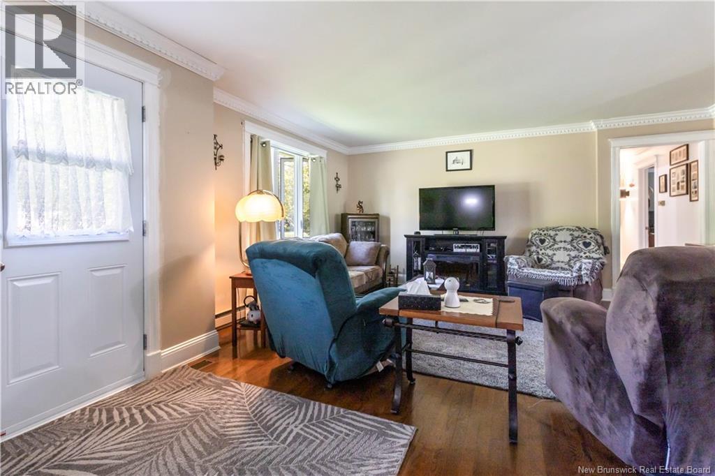 6 Dundas Property Photo 13