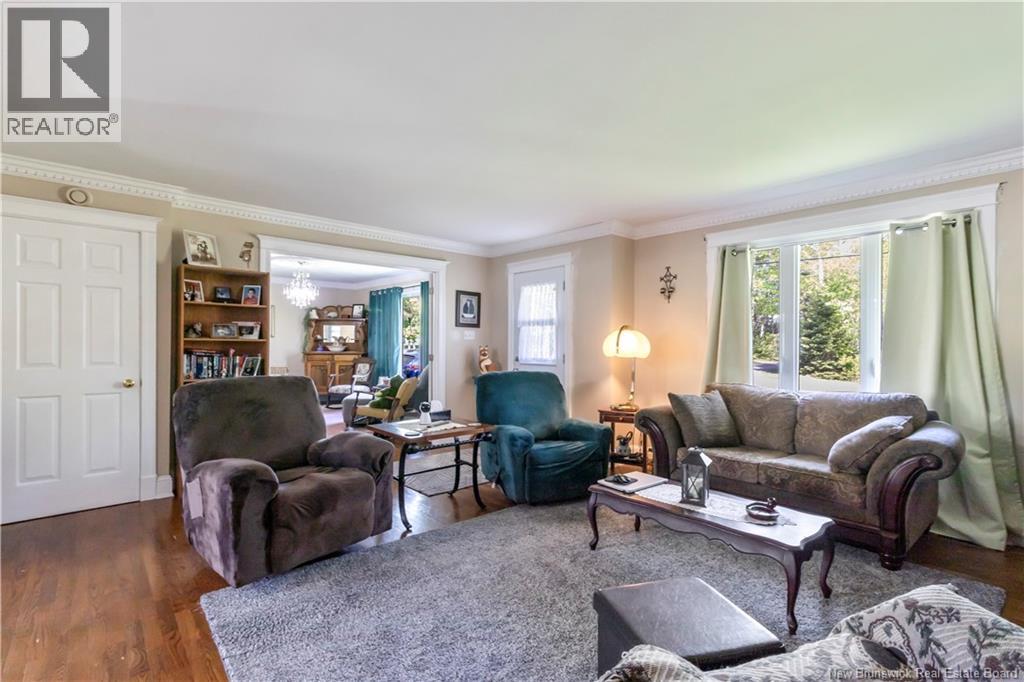 6 Dundas Property Photo 15