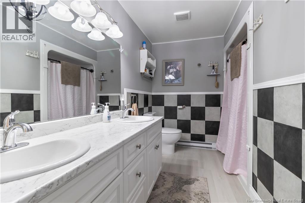 6 Dundas Property Photo 16