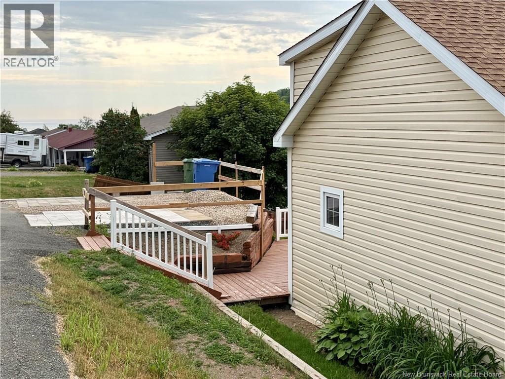 191 Renfrew Property Photo 3