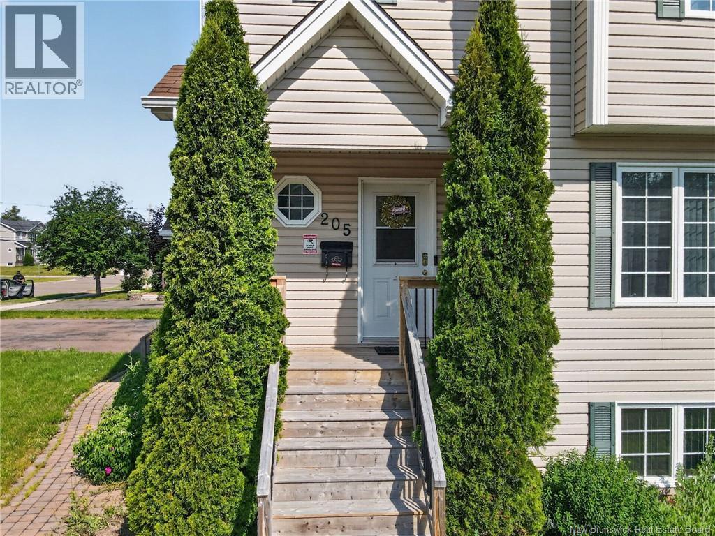 205 Lonsdale Drive Property Photo 8