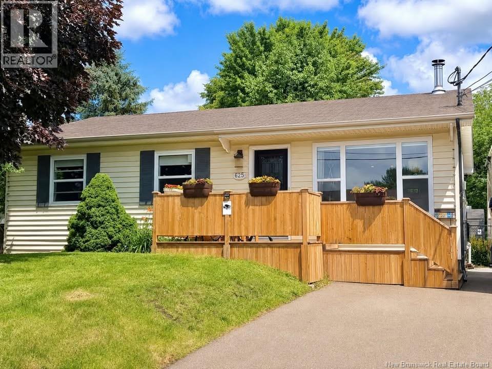 625 Rue Latour Property Photo 1
