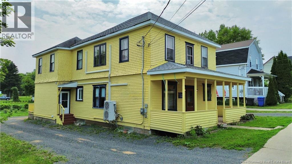539 QUEEN ST Property Photo 1