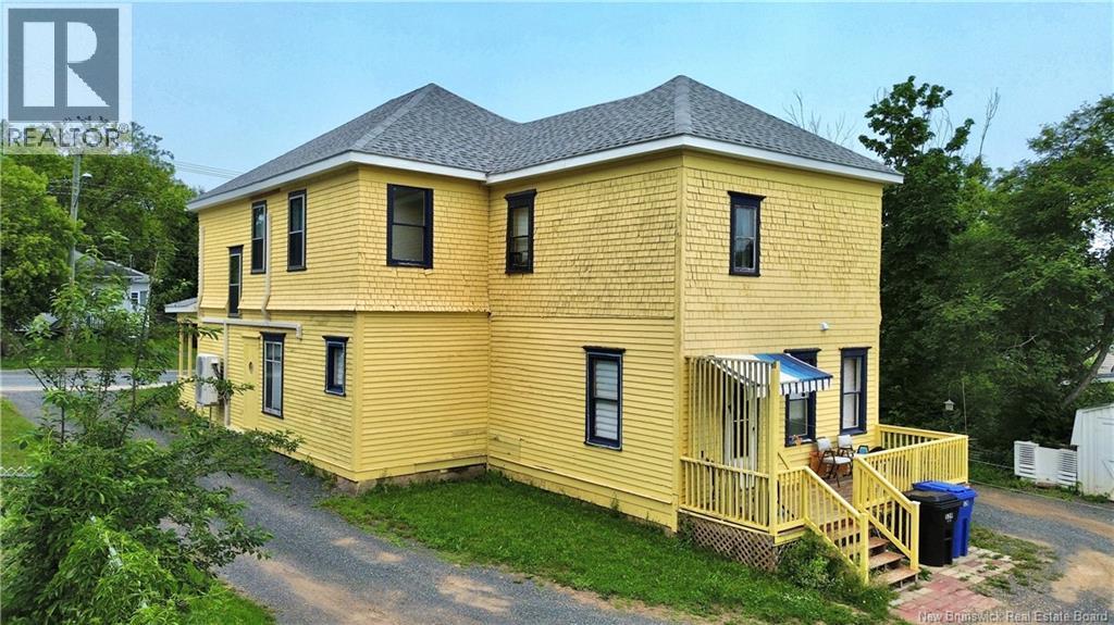 539 Queen St Property Photo 5