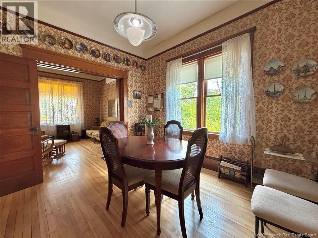 539 Queen St Property Photo 12
