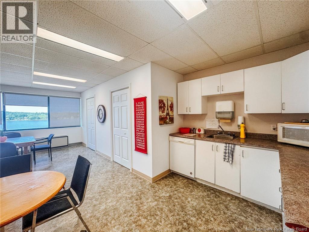270 Douglas Avenue Property Photo 8