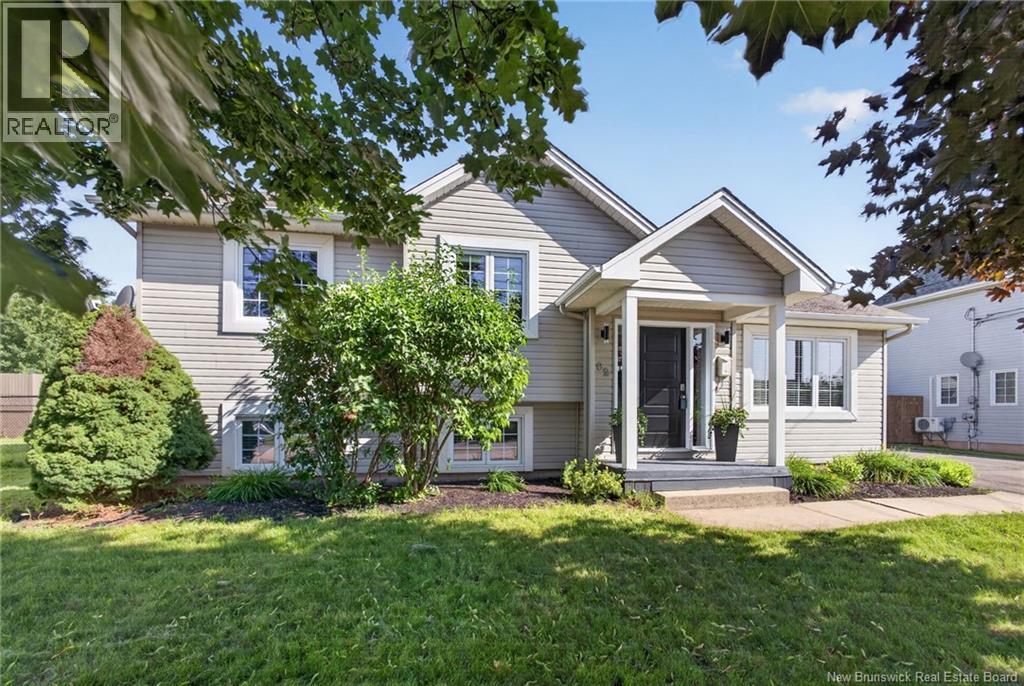 82 Des Bouleaux Crescent Property Photo 2