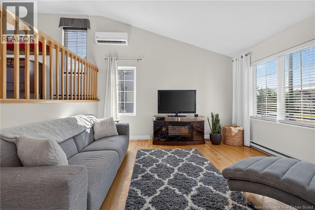 82 Des Bouleaux Crescent Property Photo 4