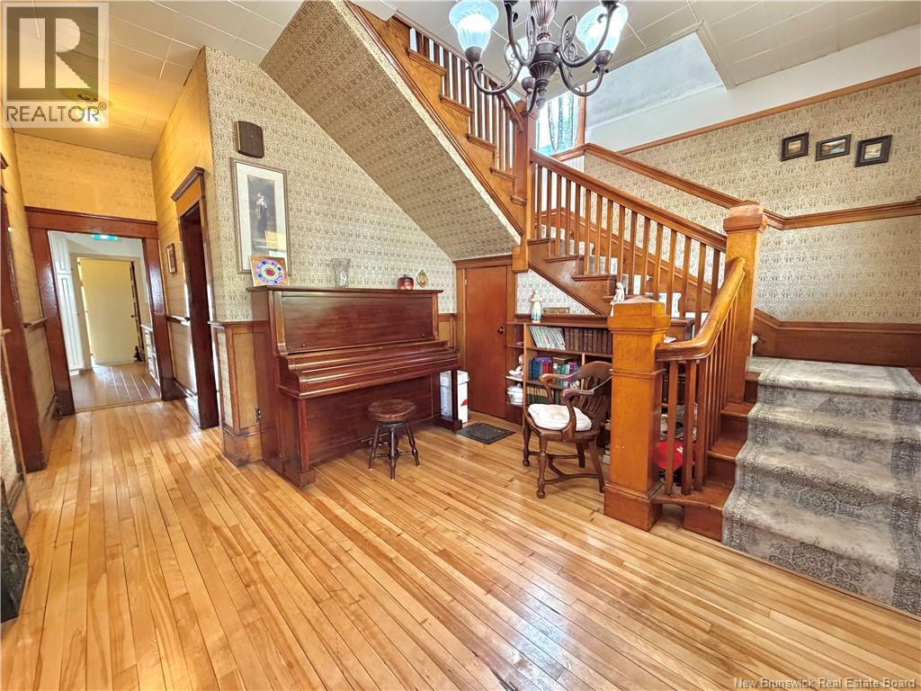 539 Queen St Property Photo 9
