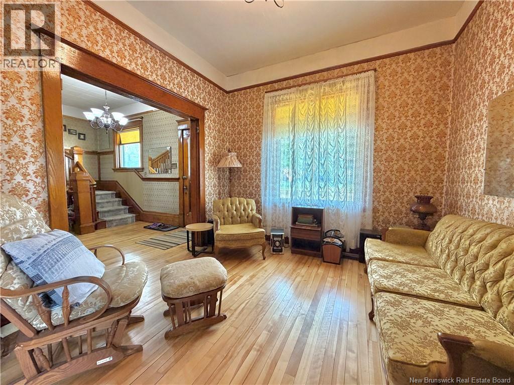 539 Queen St Property Photo 10