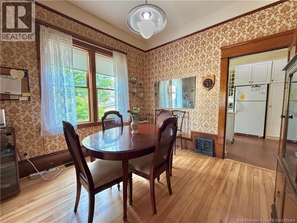 539 Queen St Property Photo 13