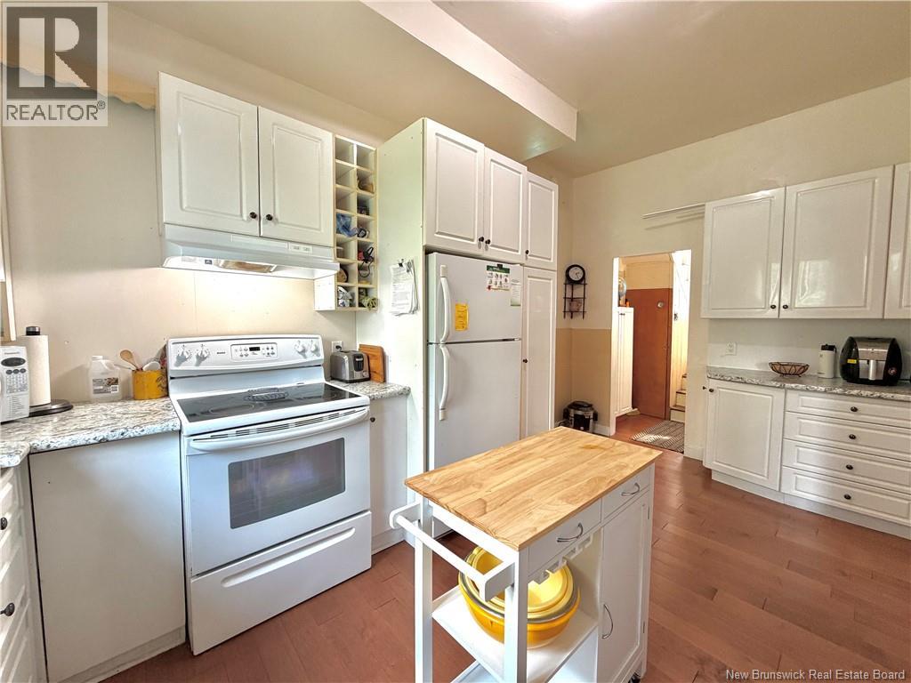 539 Queen St Property Photo 14