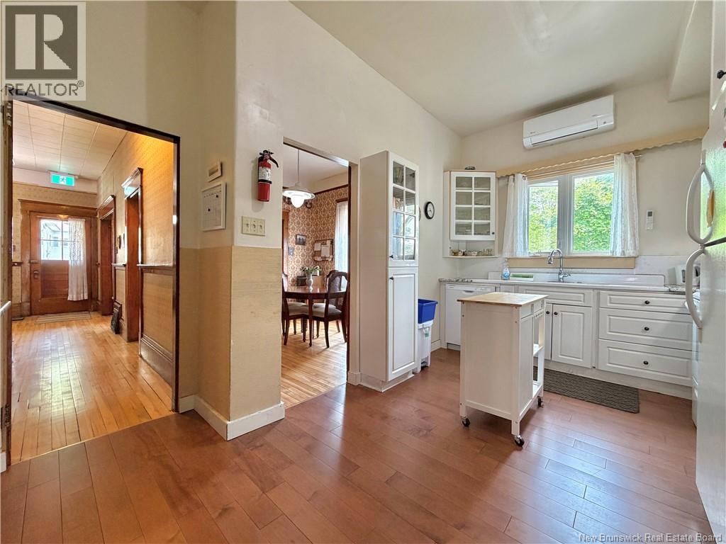 539 Queen St Property Photo 15