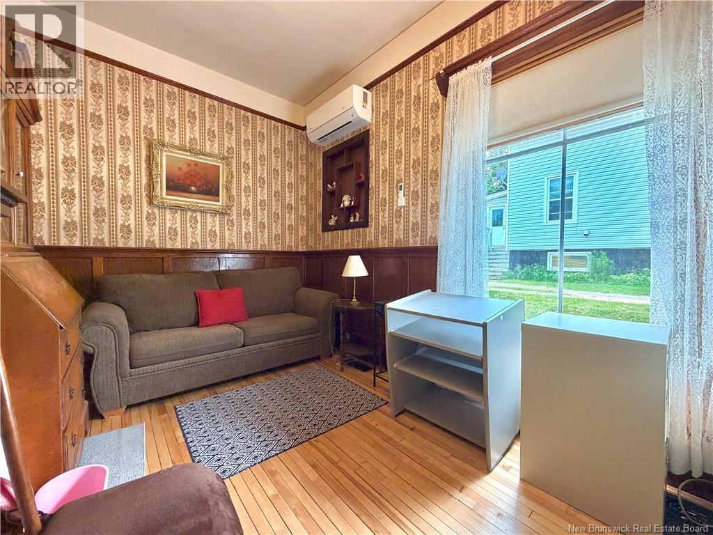 539 Queen St Property Photo 17