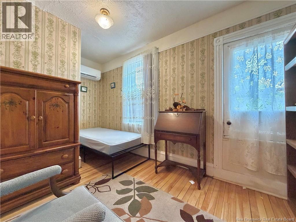 539 Queen St Property Photo 27