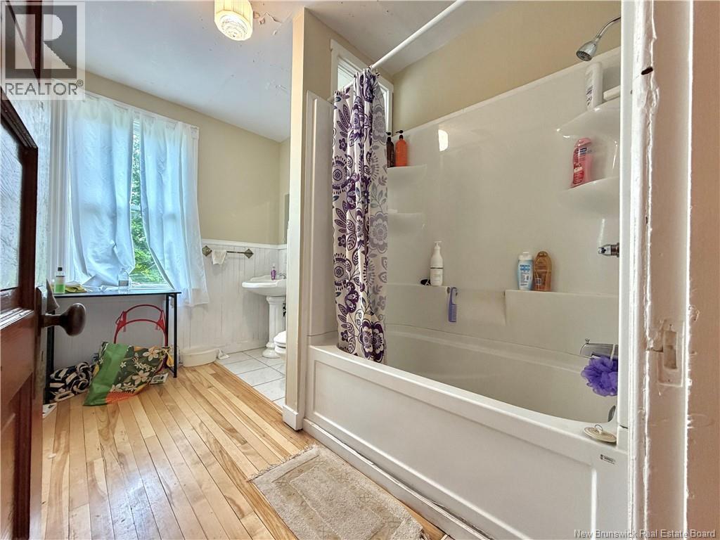 539 Queen St Property Photo 29