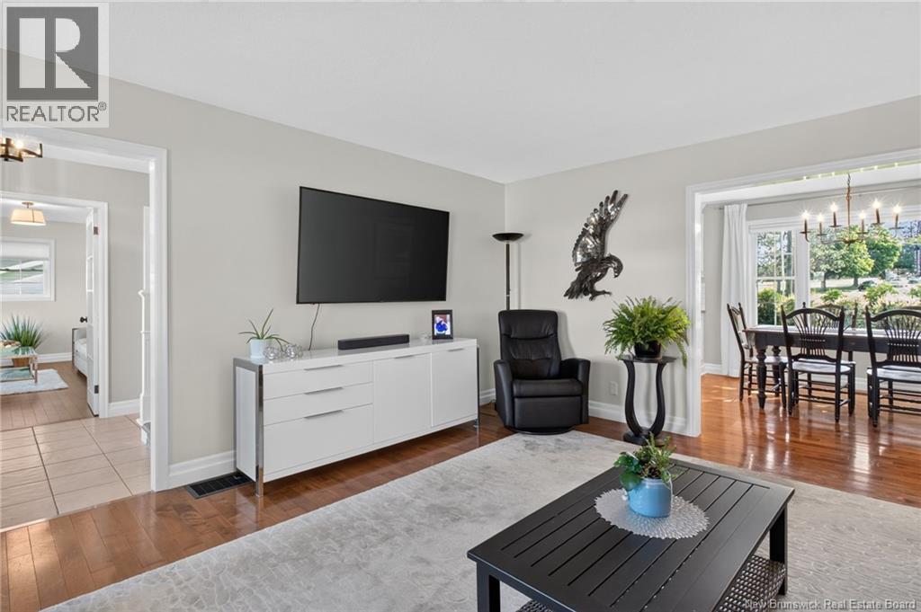 12 Fairway Boulevard Property Photo 10