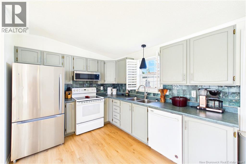 53 Andre Property Photo 11