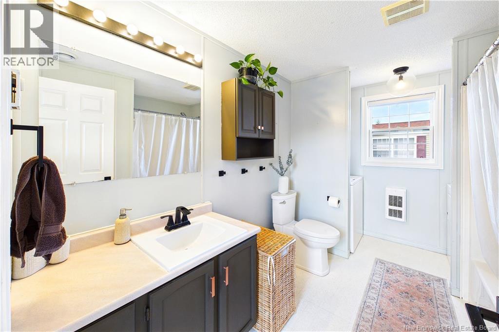 53 Andre Property Photo 17