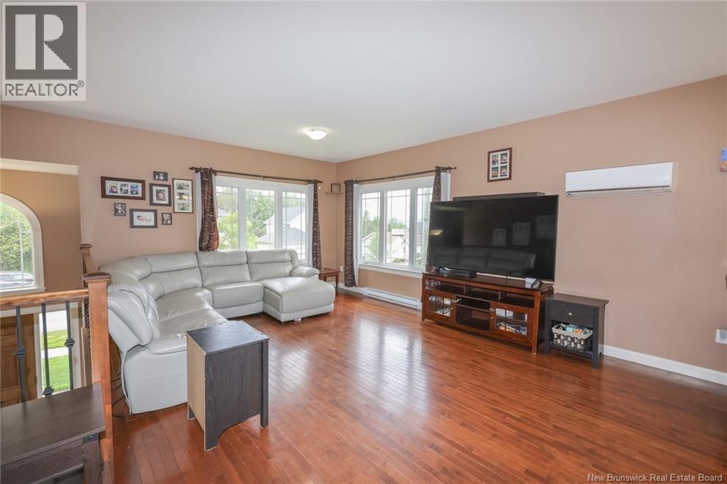 75 Whisperwood Drive Property Photo 4