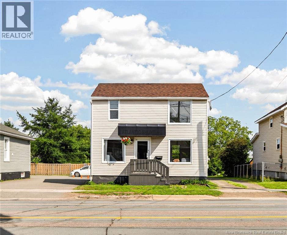 1702 Main Street Property Photo 2